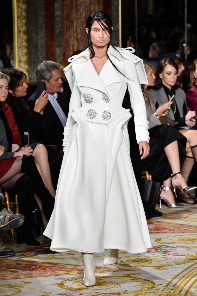 Những trang phục đẹp nhất tại tuần lễ thời trang Paris - Ảnh 8.
