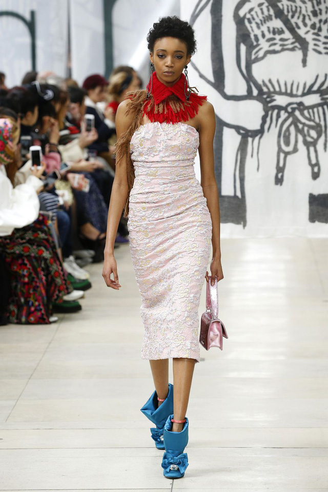 Những trang phục đẹp nhất tại tuần lễ thời trang Paris - Ảnh 14.