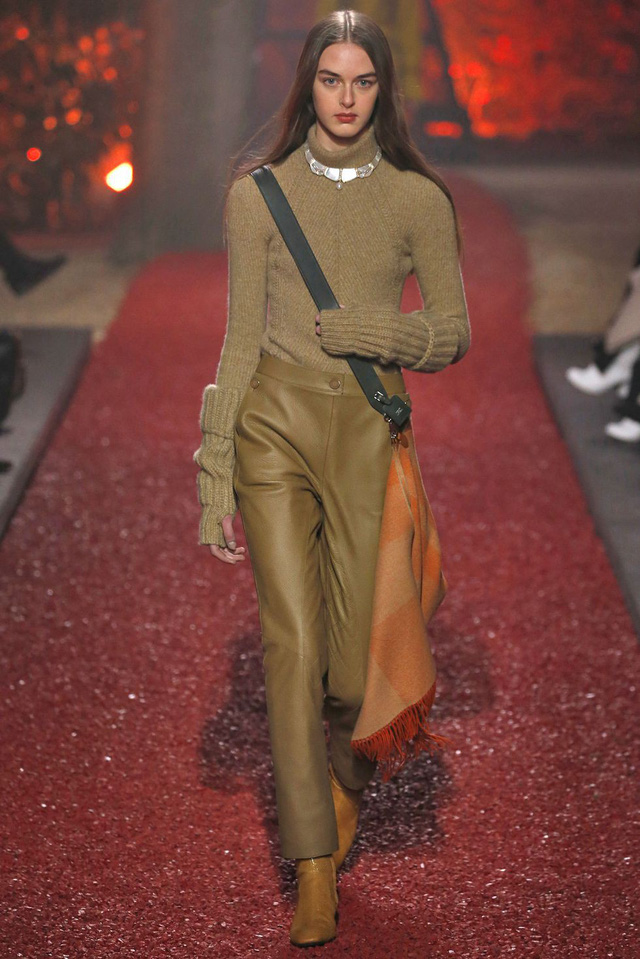 Những trang phục đẹp nhất tại tuần lễ thời trang Paris - Ảnh 48.