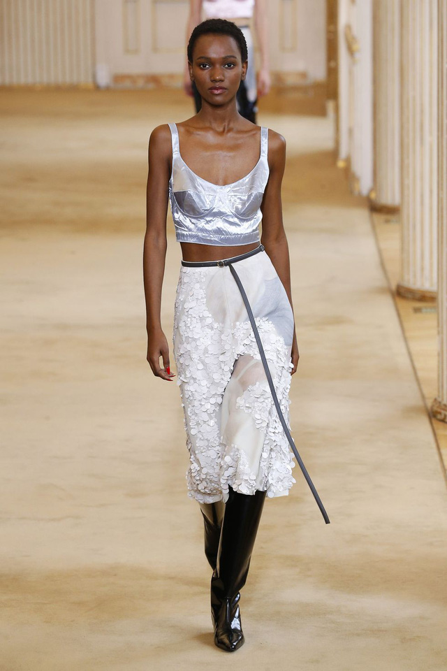 Những trang phục đẹp nhất tại tuần lễ thời trang Paris - Ảnh 62.