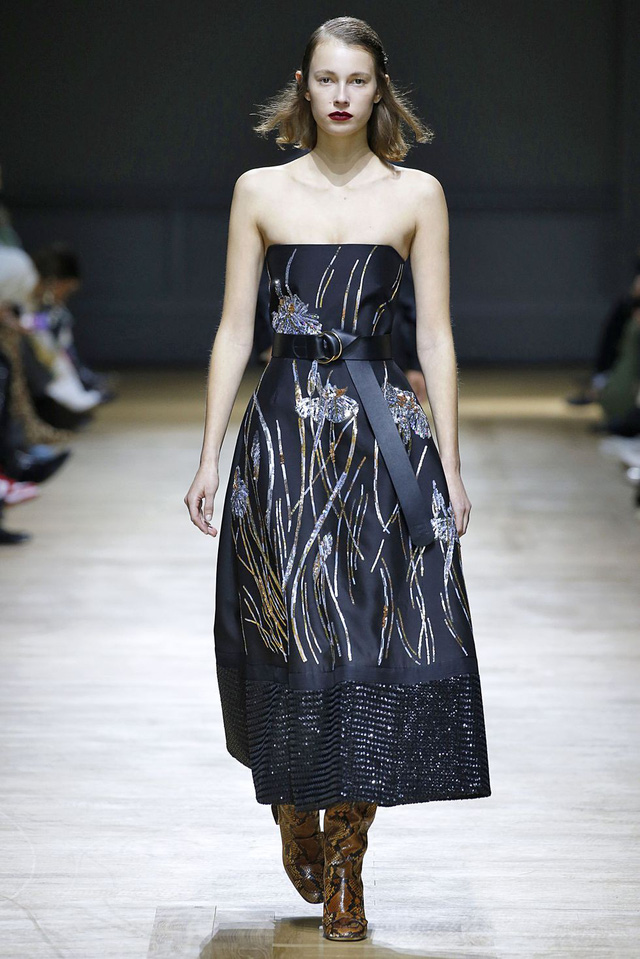 Những trang phục đẹp nhất tại tuần lễ thời trang Paris - Ảnh 74.
