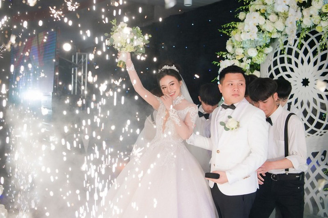Chuyện tình lãng mạn quen nhau từ bé, trúng sét ái tình khi lớn của cặp đôi Hà Tĩnh - Ảnh 10.