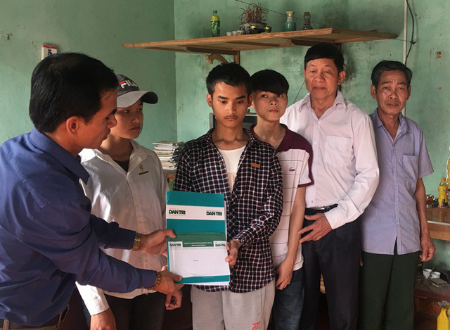 Hơn 21 triệu đồng đến với ba anh em mồ côi - Ảnh 2. Hơn 21 triệu đồng đến với ba anh em mồ côi - Ảnh 2.