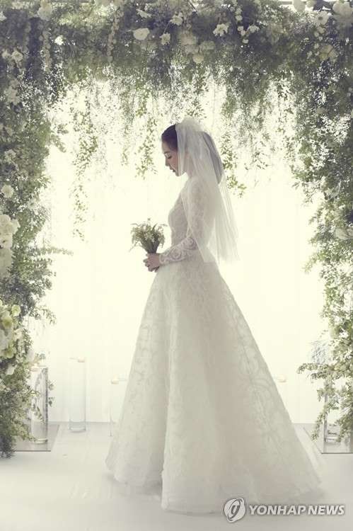 Hé lộ thông tin “độc” về chồng kém chục tuổi của Choi Ji Woo - Ảnh 4. Hé lộ thông tin “độc” về chồng kém chục tuổi của Choi Ji Woo - Ảnh 4.