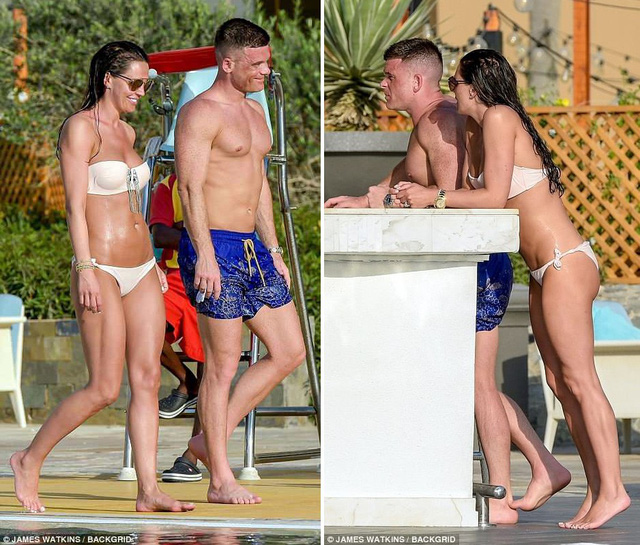 Danielle Lloyd: Sinh 4 con, dáng vẫn đẹp, eo vẫn thon! - Ảnh 22.