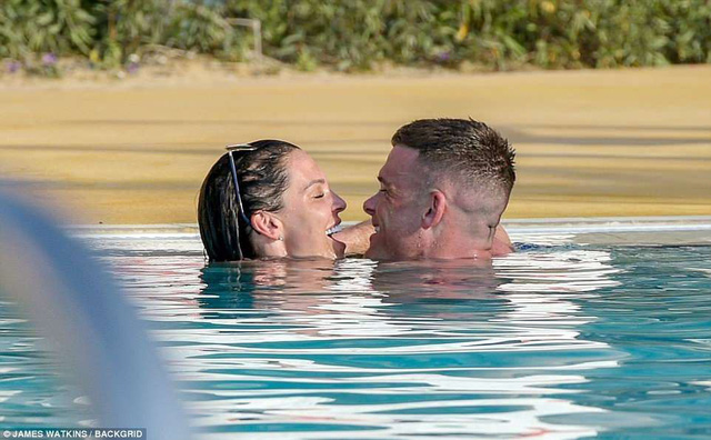 Danielle Lloyd: Sinh 4 con, dáng vẫn đẹp, eo vẫn thon! - Ảnh 30.