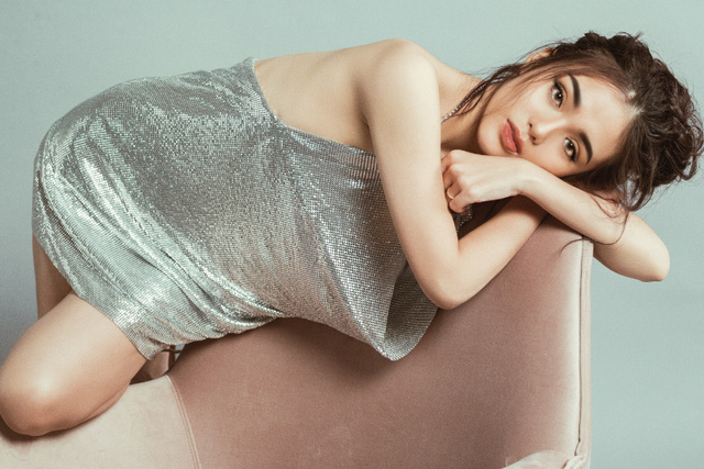 Đối thủ một thời của Angela Phương Trinh khoe dáng gợi cảm sau khi sinh con - Ảnh 6.