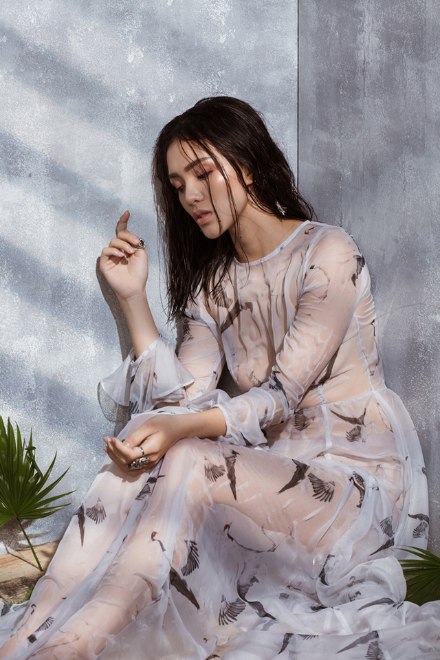 Đối thủ một thời của Angela Phương Trinh khoe dáng gợi cảm sau khi sinh con - Ảnh 18.