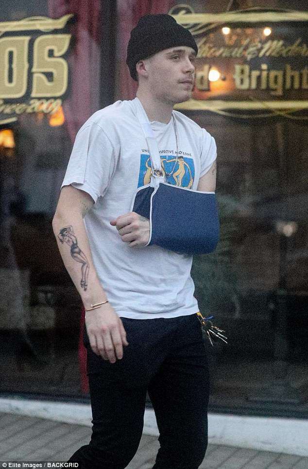 Vừa chia tay bạn gái, Brooklyn Beckham đã hò hẹn với người mẫu Playboy - Ảnh 4. Vừa chia tay bạn gái, Brooklyn Beckham đã hò hẹn với người mẫu Playboy - Ảnh 4.