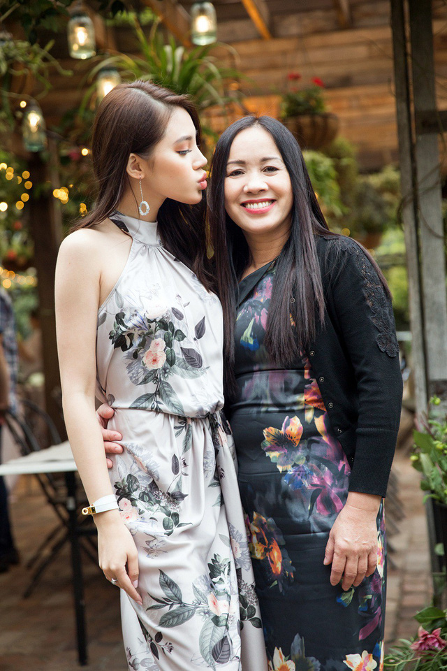 Tiết lộ anh trai như “soái ca” của nàng Hoa hậu “Hội con nhà giàu” - Ảnh 12. Tiết lộ anh trai như “soái ca” của nàng Hoa hậu “Hội con nhà giàu” - Ảnh 12.