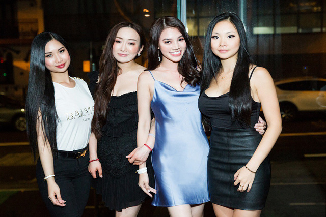 Tiết lộ anh trai như “soái ca” của nàng Hoa hậu “Hội con nhà giàu” - Ảnh 20. Tiết lộ anh trai như “soái ca” của nàng Hoa hậu “Hội con nhà giàu” - Ảnh 20.