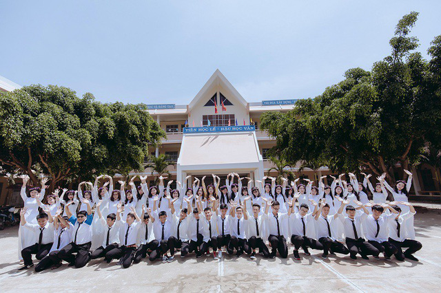 Lớp học gồm nhiều nữ sinh xinh xắn ở Bu&ocirc;n Ma Thuột - Ảnh 18.