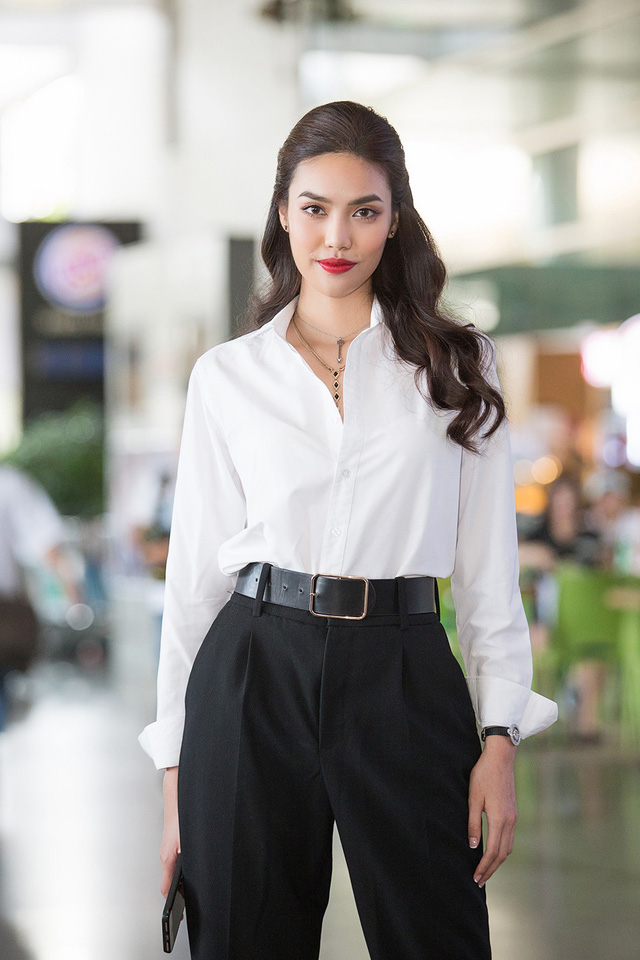 Hoa hậu ho&agrave;n vũ 2015 Pia Wurtzbach xinh đẹp rạng rỡ đến Việt Nam - Ảnh 12.