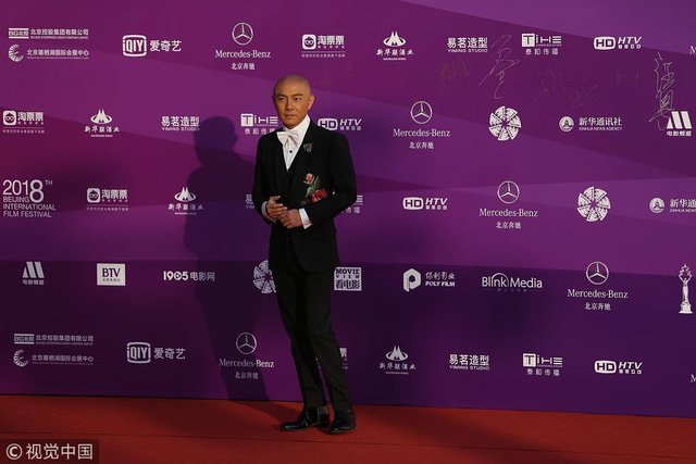 Cổ Thi&ecirc;n Lạc h&acirc;n hoan với giải Ảnh đế đầu ti&ecirc;n trong sự nghiệp - Ảnh 22.