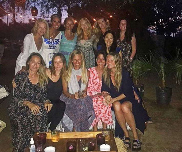 Jennifer Aniston xinh đẹp tới dự đám cưới bí mật của Gwyneth Paltrow - Ảnh 8. Jennifer Aniston xinh đẹp tới dự đám cưới bí mật của Gwyneth Paltrow - Ảnh 8.