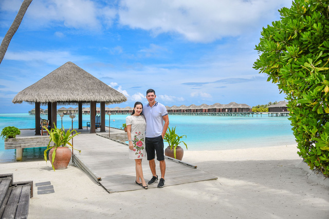 Bình Minh hôn vợ say đắm trong tiệc kỷ niệm 10 năm ngày cưới - Ảnh 16. Bình Minh hôn vợ say đắm trong tiệc kỷ niệm 10 năm ngày cưới - Ảnh 16.
