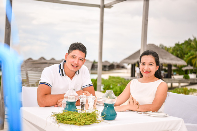 Bình Minh hôn vợ say đắm trong tiệc kỷ niệm 10 năm ngày cưới - Ảnh 30. Bình Minh hôn vợ say đắm trong tiệc kỷ niệm 10 năm ngày cưới - Ảnh 30.