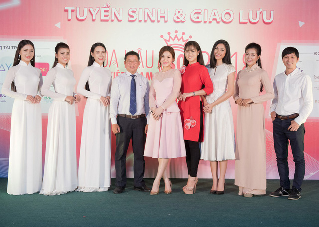Chí Thiện gây sốc khi ngồi lên bàn học “ghẹo” nữ sinh đại học - Ảnh 14. Chí Thiện gây sốc khi ngồi lên bàn học “ghẹo” nữ sinh đại học - Ảnh 14.