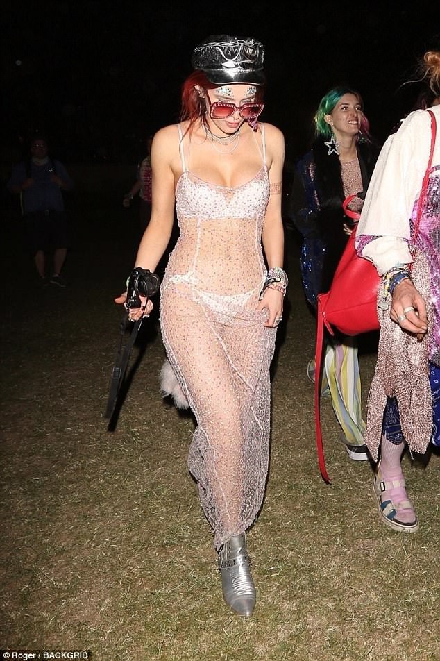 Bella Thorne diện váy xuyên thấu lộ nội y - Ảnh 2. Bella Thorne diện váy xuyên thấu lộ nội y - Ảnh 2.