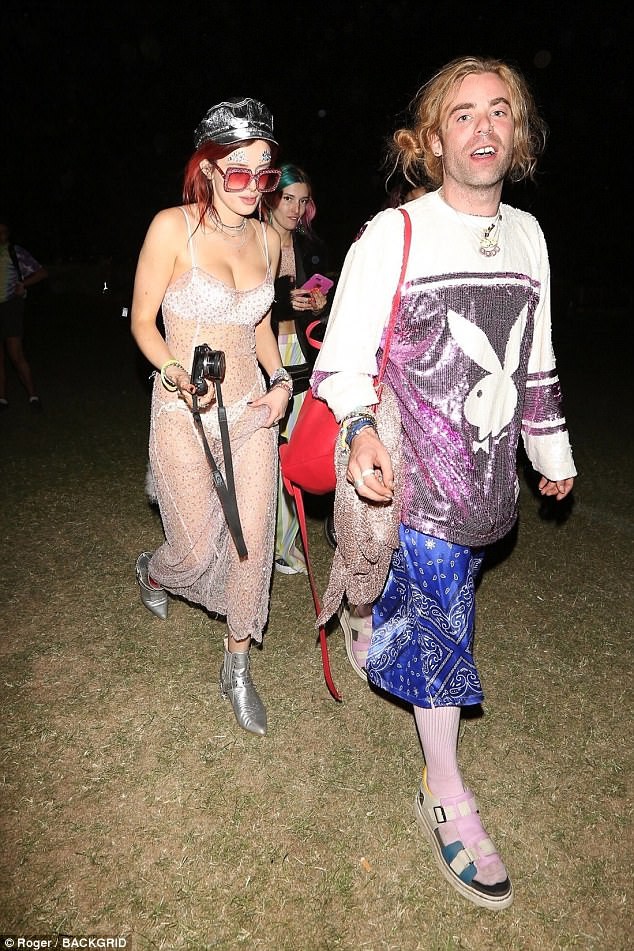 Bella Thorne diện váy xuyên thấu lộ nội y - Ảnh 6. Bella Thorne diện váy xuyên thấu lộ nội y - Ảnh 6.