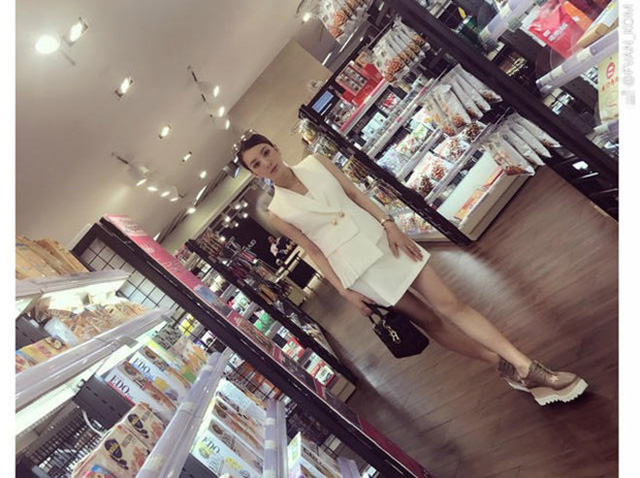 Kỷ niệm một năm ng&agrave;y cưới, Qu&aacute;ch Ph&uacute; Th&agrave;nh đưa vợ trẻ đi du lịch - Ảnh 10.