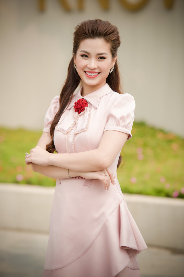 Hết Bùi Tiến Dũng, Đỗ Mỹ Linh lại được Jun Phạm “thả thính”, nắm tay - Ảnh 4.