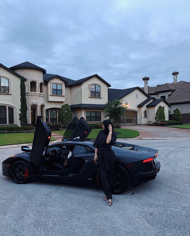 Kylie Jenner liên tục khoe con gái nhỏ - Ảnh 12. Kylie Jenner liên tục khoe con gái nhỏ - Ảnh 12.