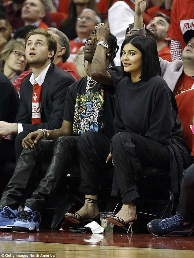 Kylie Jenner liên tục khoe con gái nhỏ - Ảnh 14. Kylie Jenner liên tục khoe con gái nhỏ - Ảnh 14.