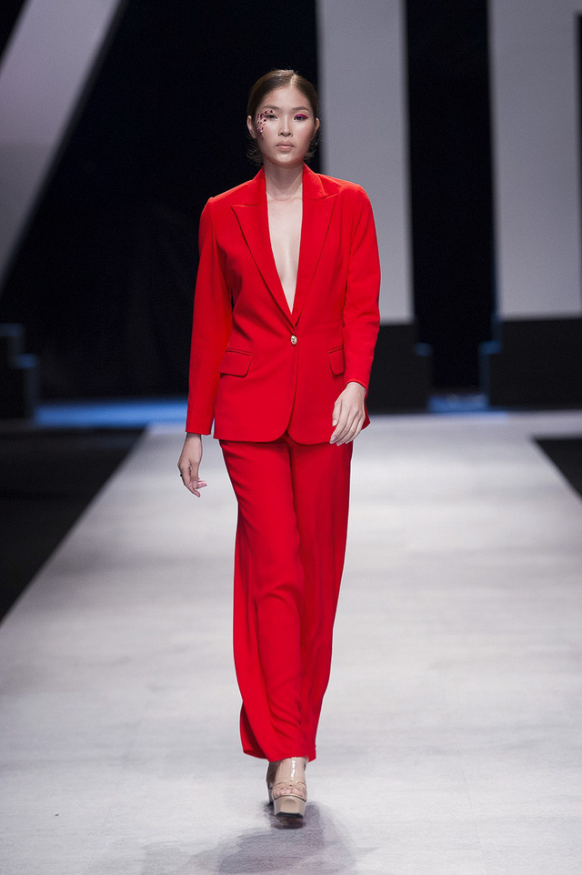 I HATE FASHION SS 18: Nữ tính đầy quyền lực - Ảnh 2. I HATE FASHION SS 18: Nữ tính đầy quyền lực - Ảnh 2.