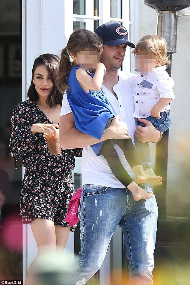 Mila Kunis và Ashton Kutcher: Từ bạn thân trở thành vợ chồng - Ảnh 2.