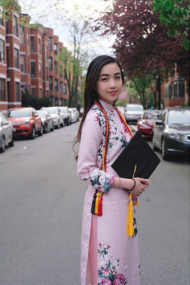 Mie Nguyễn - Hot girl Việt tại Mỹ nhận bằng tốt nghiệp loại giỏi - Ảnh 4. Mie Nguyễn - Hot girl Việt tại Mỹ nhận bằng tốt nghiệp loại giỏi - Ảnh 4.