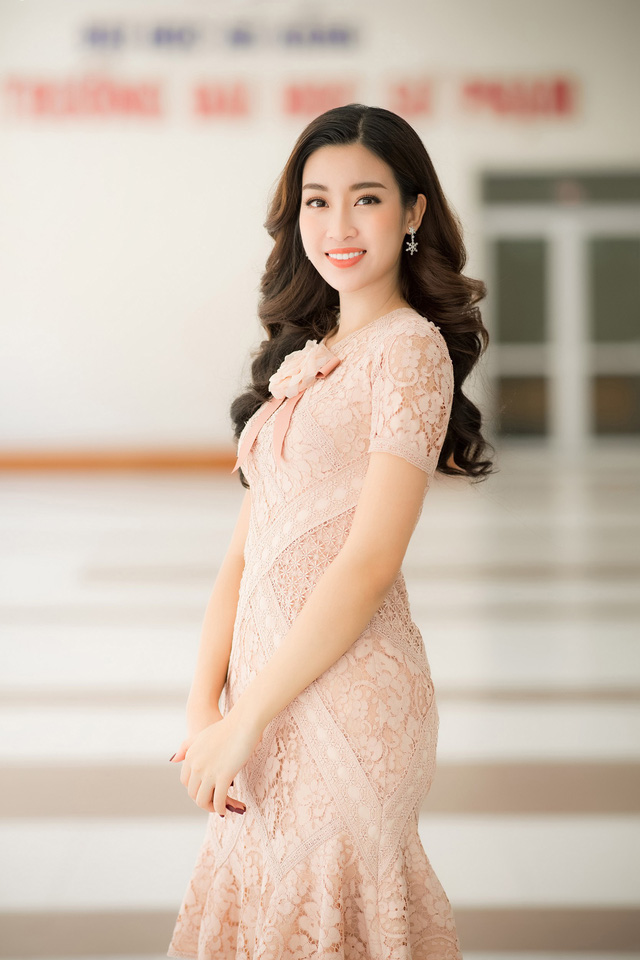 Sau khi &ldquo;thả th&iacute;nh&rdquo;, Jun Phạm lại c&ocirc;ng khai nắm tay Đỗ Mỹ Linh - Ảnh 4.