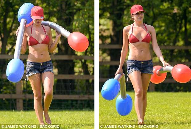 Gái hư Danielle Lloyd hạnh phúc bên chồng con - Ảnh 8. Gái hư Danielle Lloyd hạnh phúc bên chồng con - Ảnh 8.