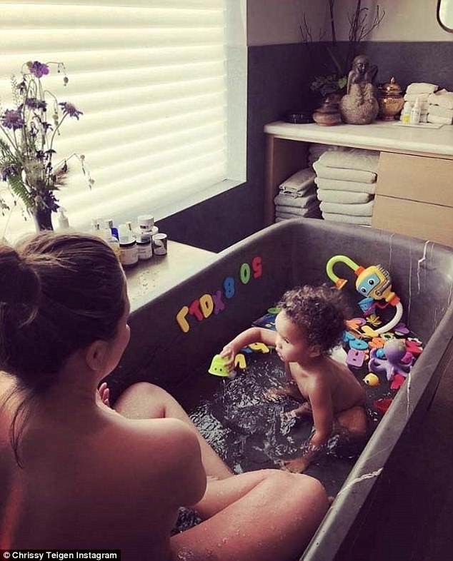 Siêu mẫu áo tắm sinh con thứ 2 - Ảnh 4. Siêu mẫu áo tắm sinh con thứ 2 - Ảnh 4.