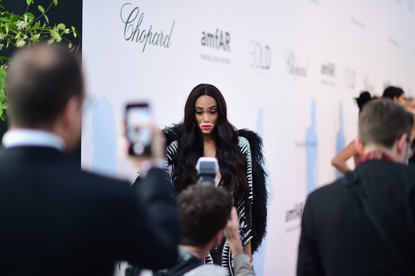 Si&ecirc;u mẫu bị bạch biến khoe d&aacute;ng gợi cảm - Ảnh 12.