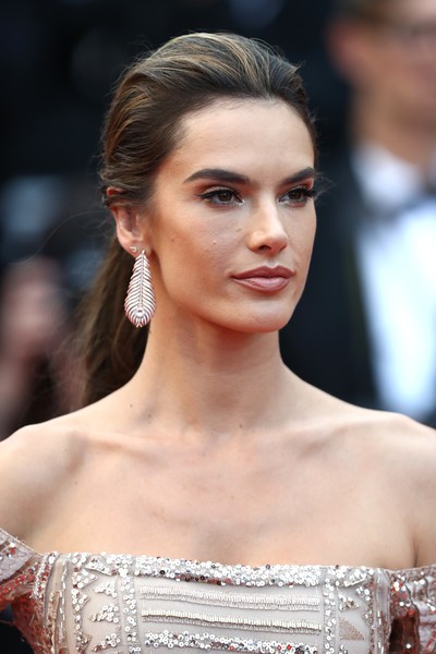 Alessandra Ambrosio đẹp thanh lịch tại Cannes - Ảnh 6. Alessandra Ambrosio đẹp thanh lịch tại Cannes - Ảnh 6.