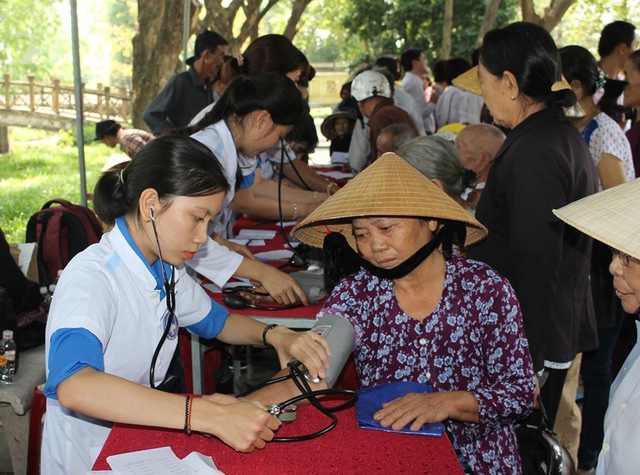 6.000 thầy thuốc trẻ xung kích, tình nguyện về vùng khó khăn - Ảnh 6. 6.000 thầy thuốc trẻ xung kích, tình nguyện về vùng khó khăn - Ảnh 6.