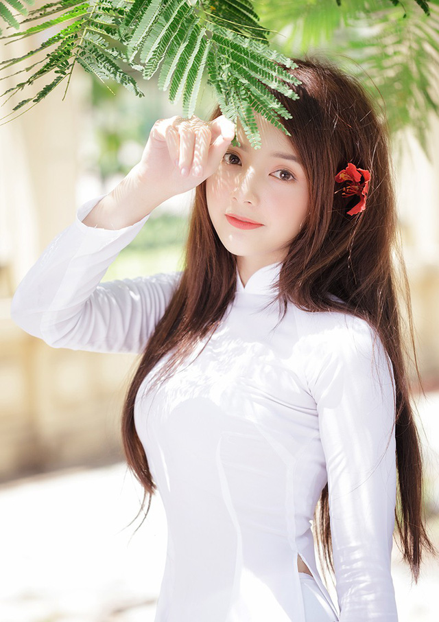 Hot girl ảnh thẻ Hương L&ecirc; diện &aacute;o d&agrave;i trắng nhớ thuở học tr&ograve; - Ảnh 2.