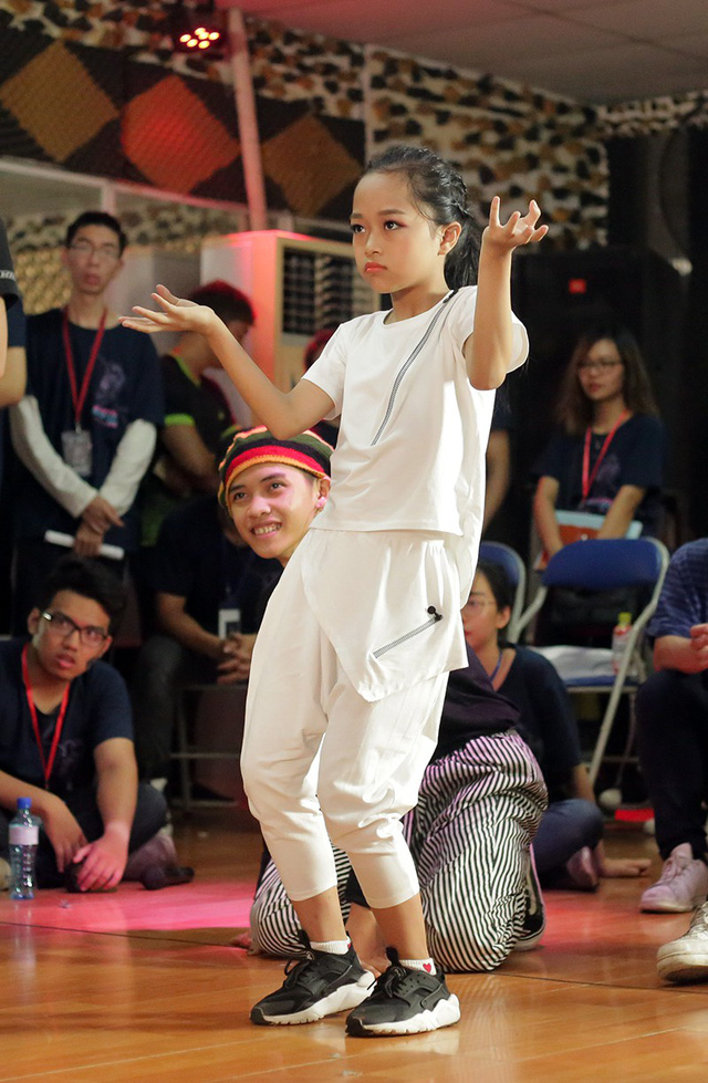 Vũ đạo nóng bỏng của các cô gái khi thi đấu hiphop - Ảnh 13. Vũ đạo nóng bỏng của các cô gái khi thi đấu hiphop - Ảnh 13.