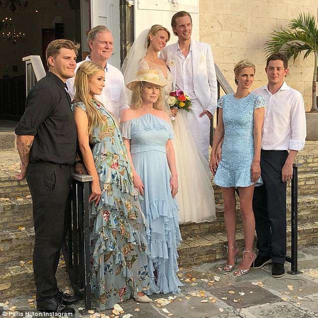 Chùm ảnh đẹp trong hôn lễ em trai Paris Hilton - Ảnh 6. Chùm ảnh đẹp trong hôn lễ em trai Paris Hilton - Ảnh 6.