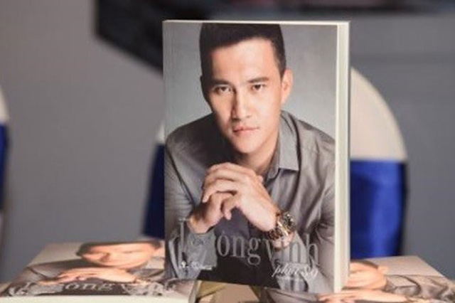 Tự truyện Công Vinh gây tranh cãi: “Cây ngay không sợ chết đứng”? - Ảnh 2. Tự truyện Công Vinh gây tranh cãi: “Cây ngay không sợ chết đứng”? - Ảnh 2.