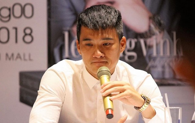 Tự truyện Công Vinh gây tranh cãi: “Cây ngay không sợ chết đứng”? - Ảnh 6. Tự truyện Công Vinh gây tranh cãi: “Cây ngay không sợ chết đứng”? - Ảnh 6.
