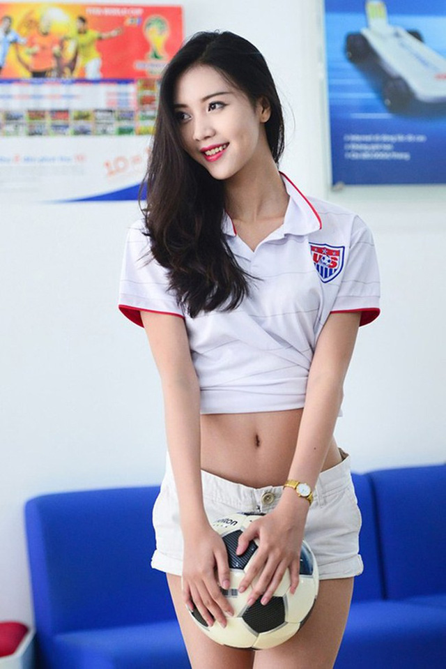 Hot girl Nóng cùng World Cup thay đổi ngoạn mục sau 4 năm - Ảnh 2.