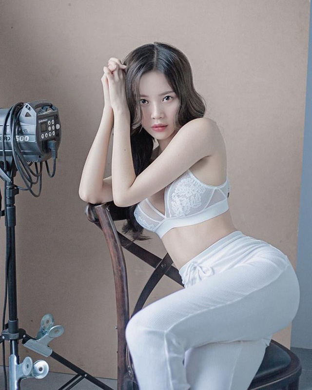 Hot girl Nóng cùng World Cup thay đổi ngoạn mục sau 4 năm - Ảnh 16.