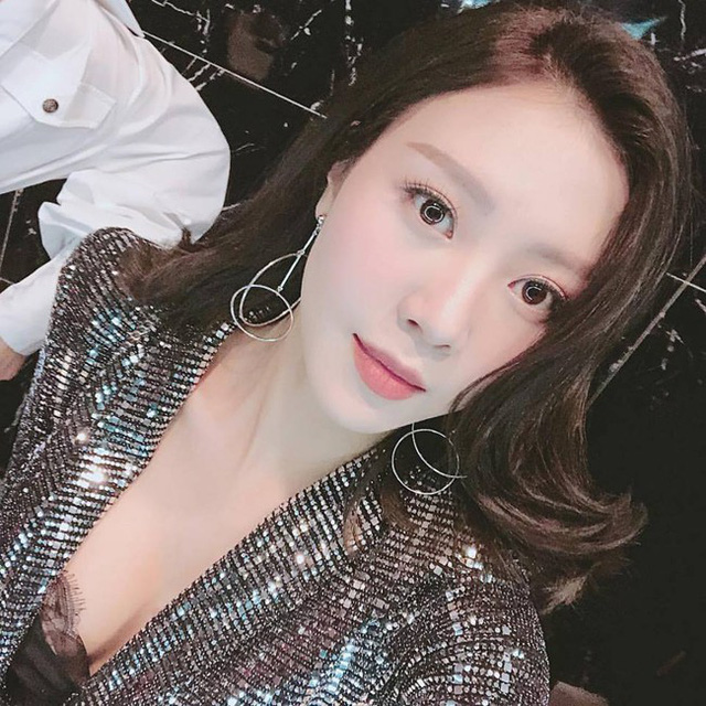 Hot girl Nóng cùng World Cup thay đổi ngoạn mục sau 4 năm - Ảnh 38.