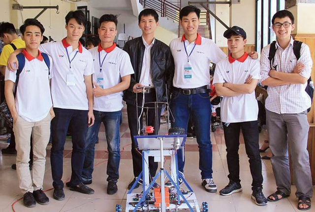 Chuyện tỷ phú bồ câu và chàng trai mê robot - Ảnh 2.