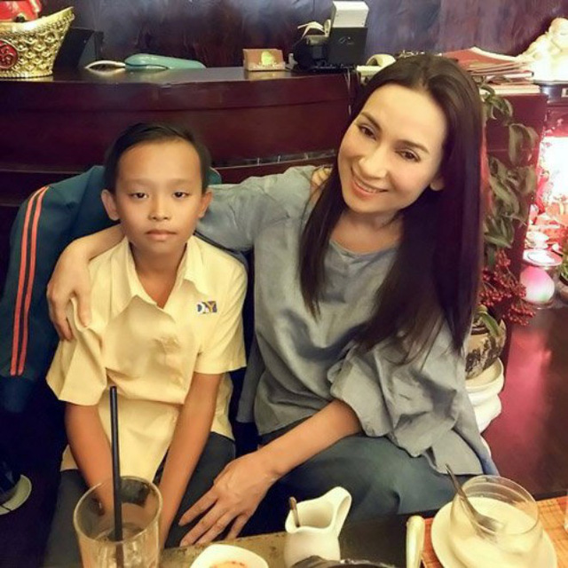 Làm con nuôi showbiz Việt: Kẻ đỉnh danh vọng, người đáy tuyệt vọng - Ảnh 6. Làm con nuôi showbiz Việt: Kẻ đỉnh danh vọng, người đáy tuyệt vọng - Ảnh 6.