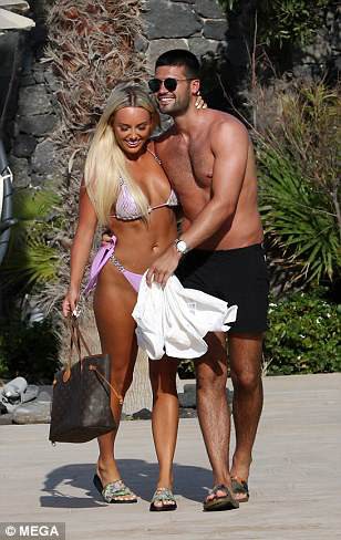 Amber Turner bốc lửa bên bạn trai Dan Edgar - Ảnh 8. Amber Turner bốc lửa bên bạn trai Dan Edgar - Ảnh 8.