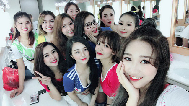 “Hot girl ngủ gật” nhiệt tình cổ vũ cho đội tuyển Nhật Bản tại World Cup - Ảnh 4. “Hot girl ngủ gật” nhiệt tình cổ vũ cho đội tuyển Nhật Bản tại World Cup - Ảnh 4.