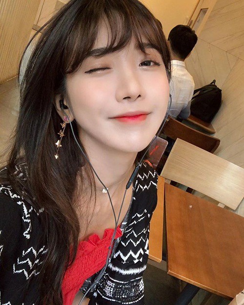 Hot girl H&agrave;n Quốc livestream v&agrave;i ph&uacute;t kiếm được gần 70 triệu đồng - Ảnh 2.